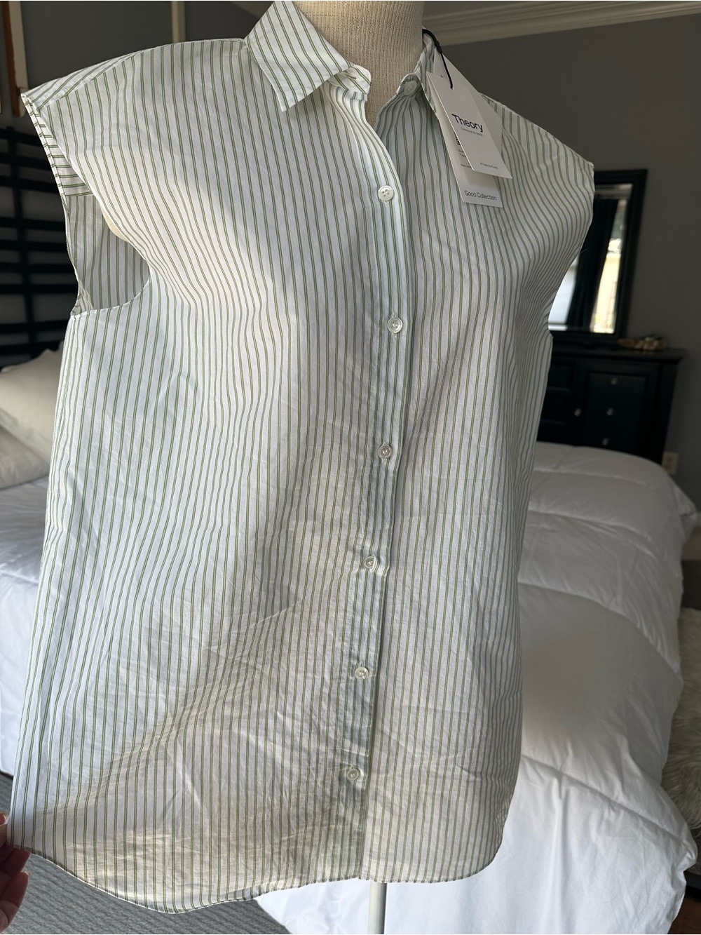 Theory Striped NWT Sleeveless Button-Down Shirt Green and White size medium